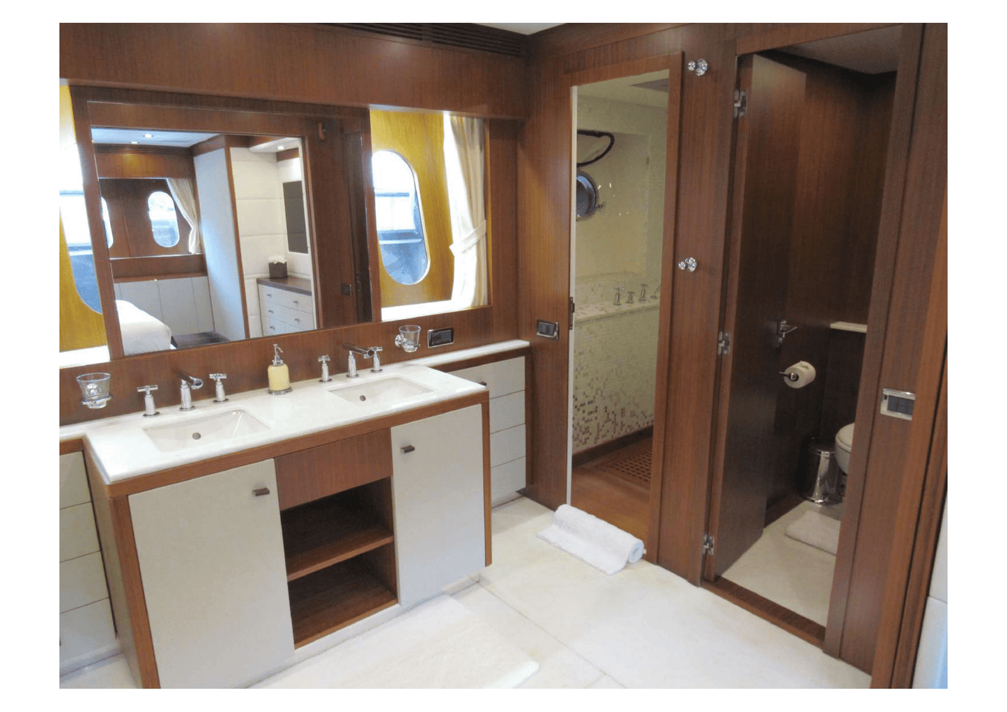 105' Leopard Flybridge - Yacht