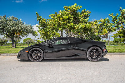 Black Huracan Spyder