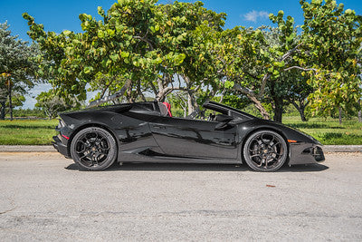 Black Huracan Spyder