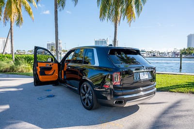 Rolls Royce Cullinan Black on Orange