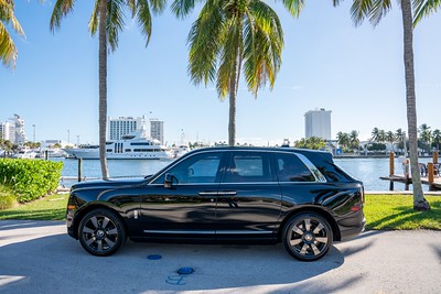 Rolls Royce Cullinan Black on Orange