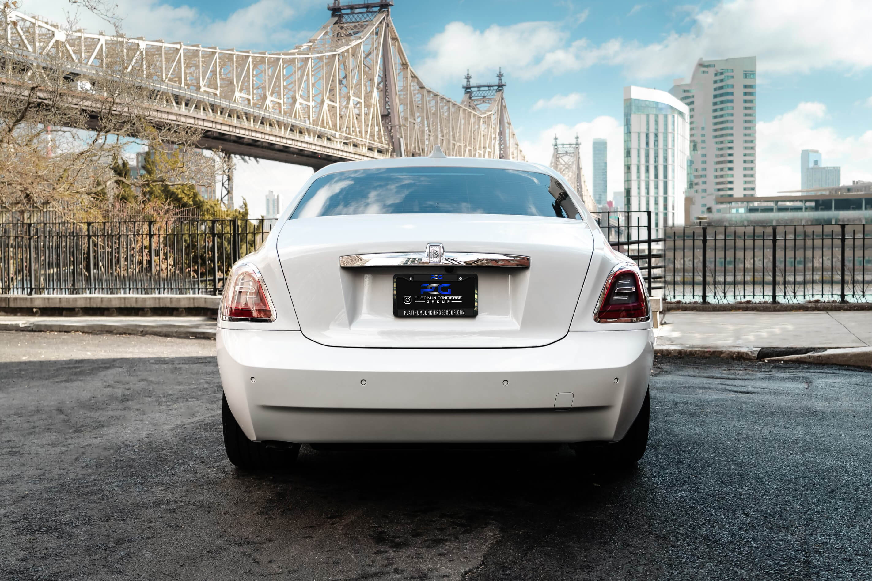 ROLLS ROYCE GHOST (WHITE)