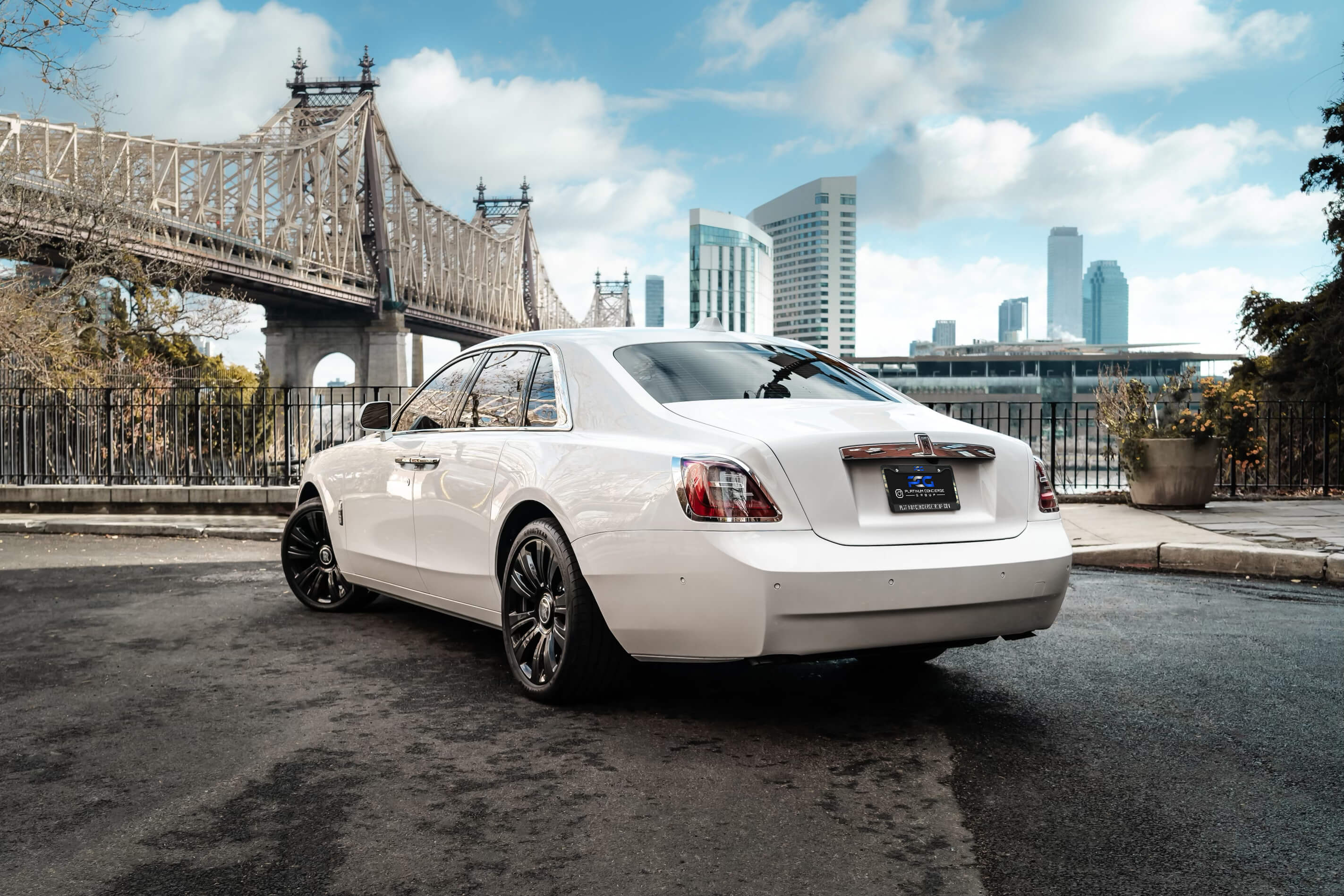 ROLLS ROYCE GHOST (WHITE)