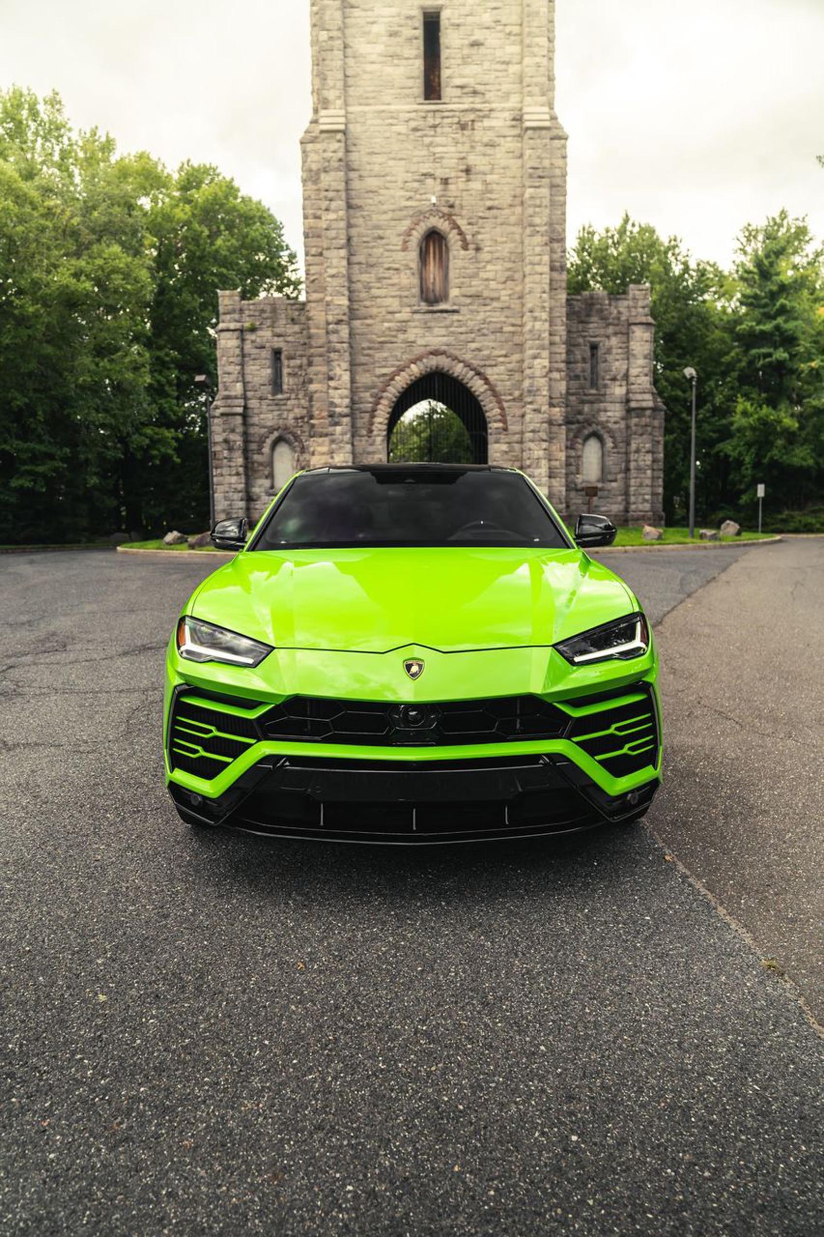 LAMBORGHINI URUS (GREEN)