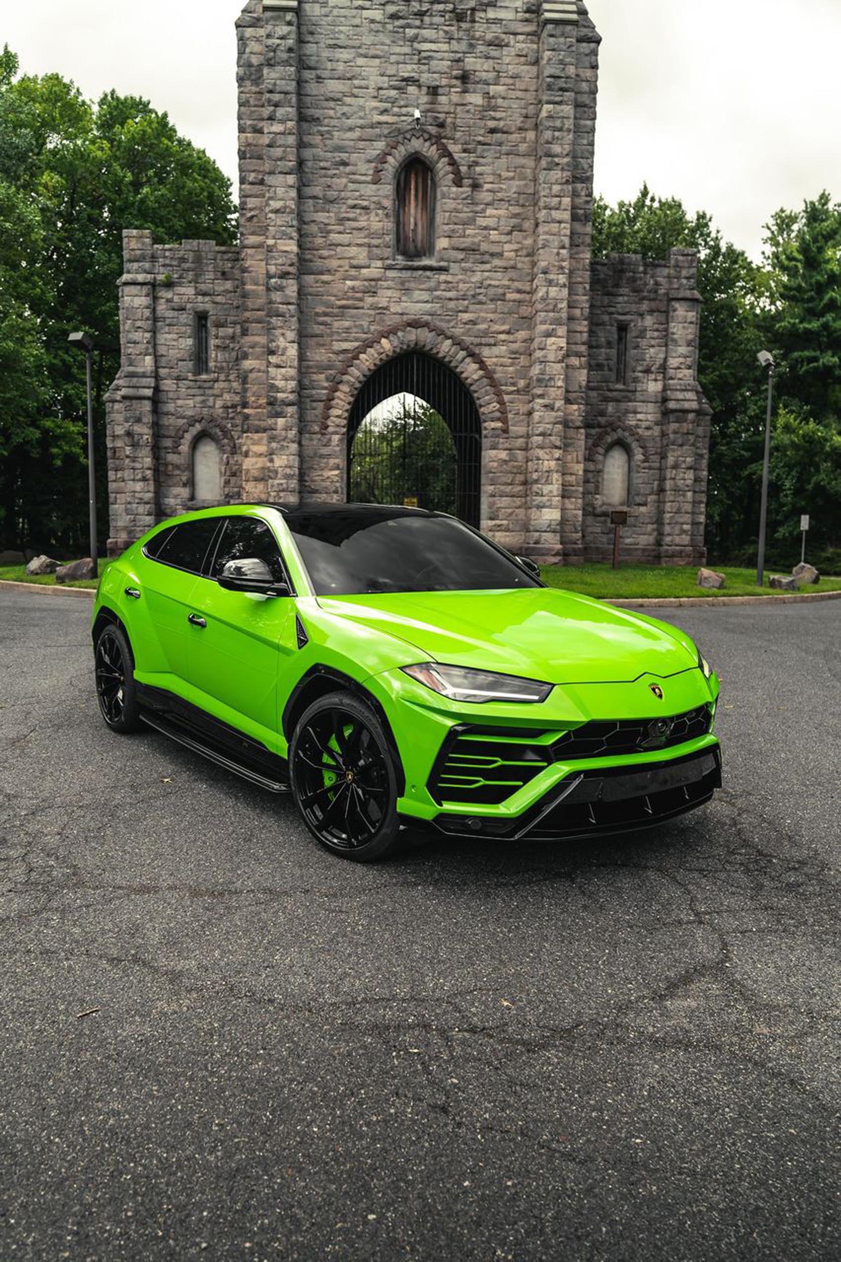 LAMBORGHINI URUS (GREEN)