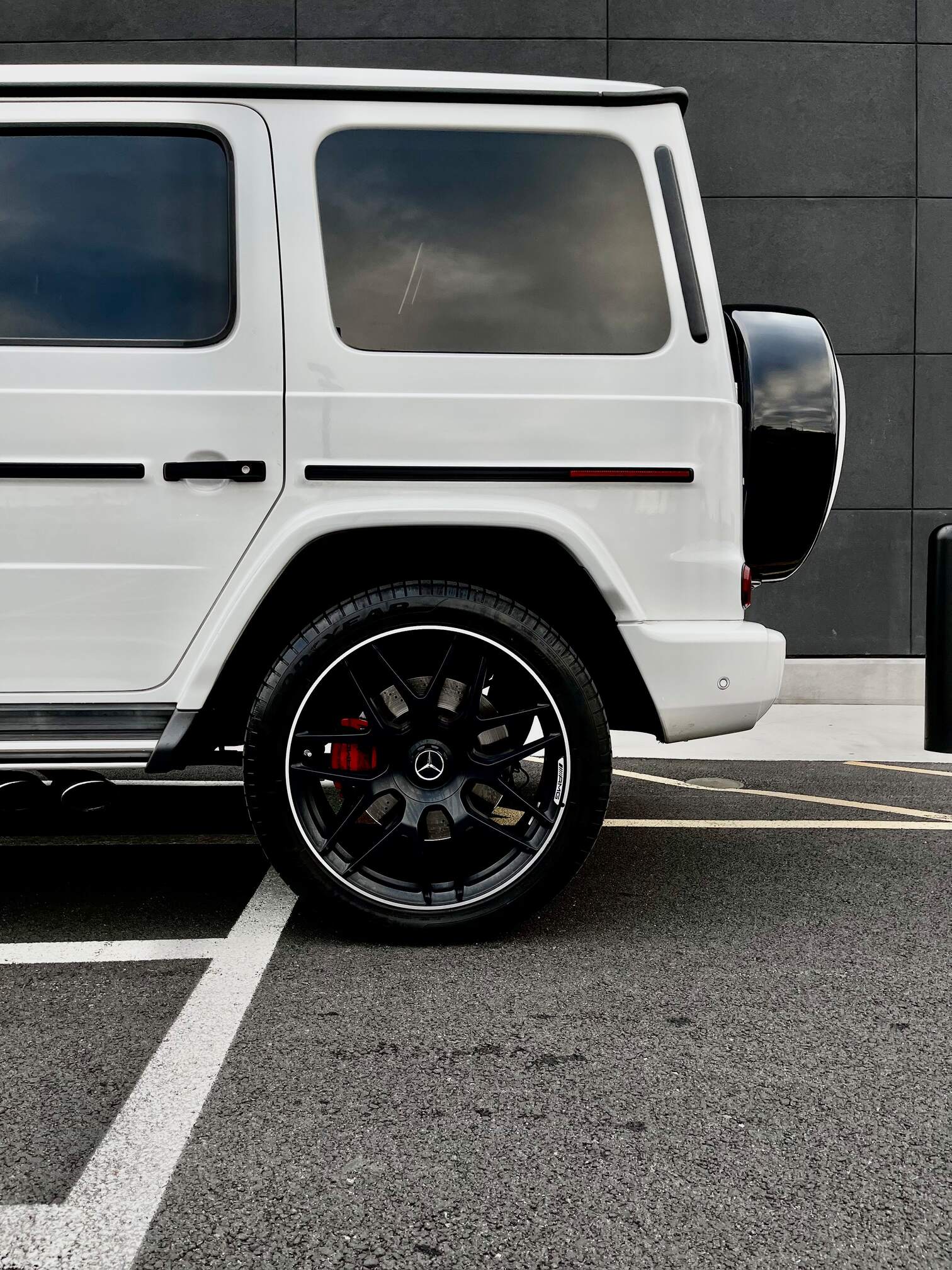 MERCEDES G63 AMG WHITE